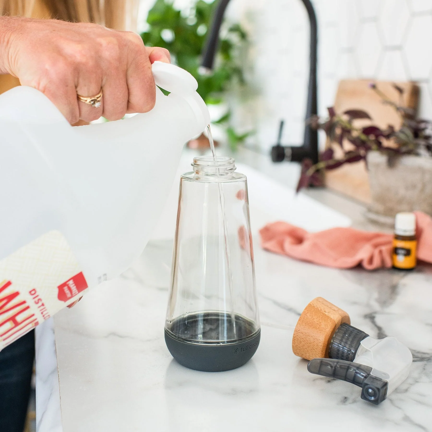 Bouteille en verre avec fond en silicone - Image 5