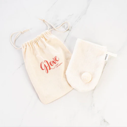 Gant démaquillant avec de l'eau seulement - Image 3